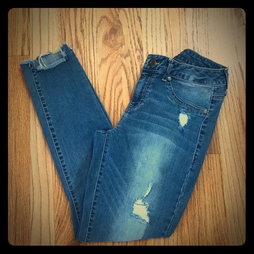 Maurice’s Skinny Jeans Distressed Size M-R